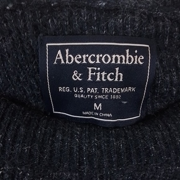 Abercrombie & Fitch Split Back Knit Sweater Size Medium in Dark Denim‎ Blue - Picture 9 of 10